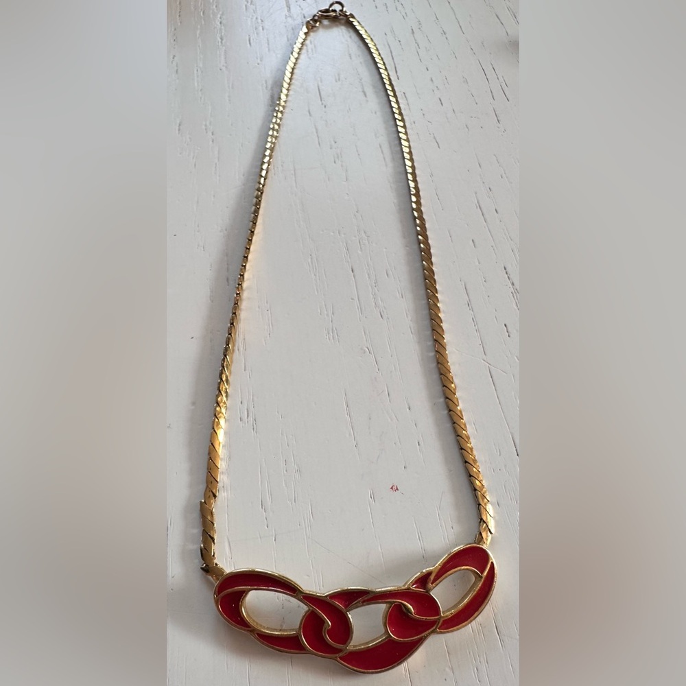 TRIFARI NECKLACE 17" GOLDTONE WITH RED ENAMEL VINTAGE 1980’s !!